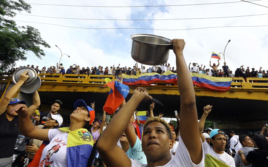 Le Venezuela en Ébullition : l’opposition dénonce Maduro et appelle l’armée à l’action après des morts et des arrestations massives