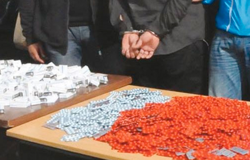 Arrestation à Relizane : Un dealer interpellé avec 94 comprimés de psychotropes et une arme prohibée