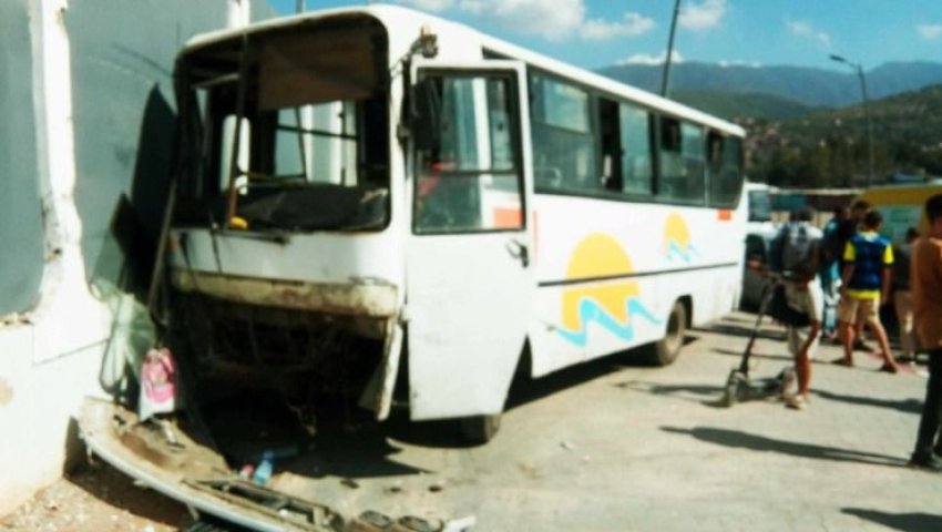 Accident de bus à Blida : 11 blessés devant le stade Mustapha Tchaker