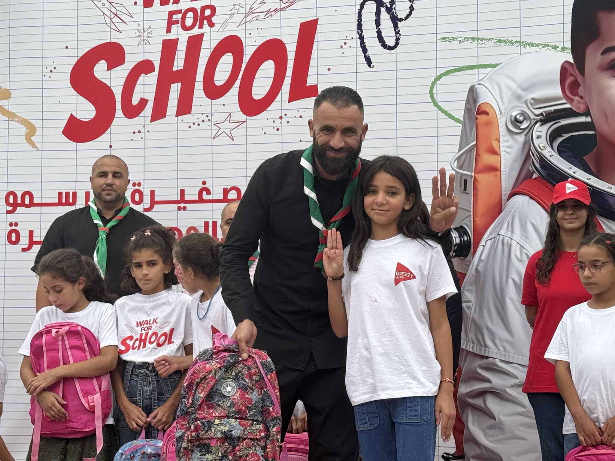 Bougherra et Ghezzal distribuent fournitures scolaires aux enfants