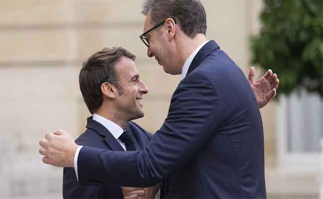 Emmanuel Macron en Serbie : Une visite au timing étonnant et des enjeux stratégiques