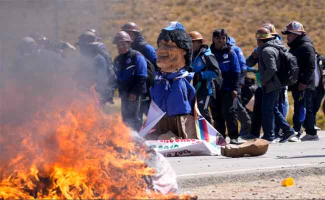 Bolivie : Violents Affrontements Émergent lors de la Marche en Soutien à Evo Morales