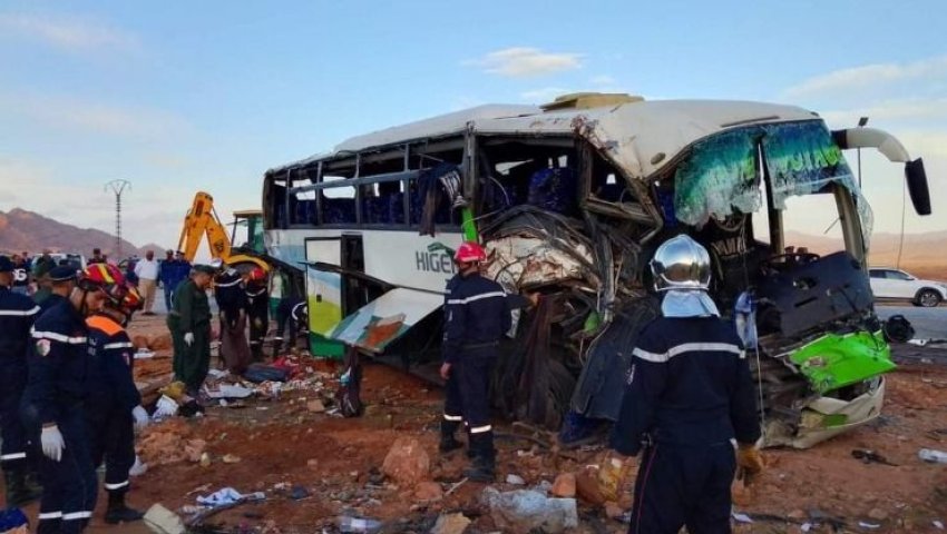 Accident tragique à Maghrar : 7 morts et 19 blessés dans une collision entre un bus et un poids lourd