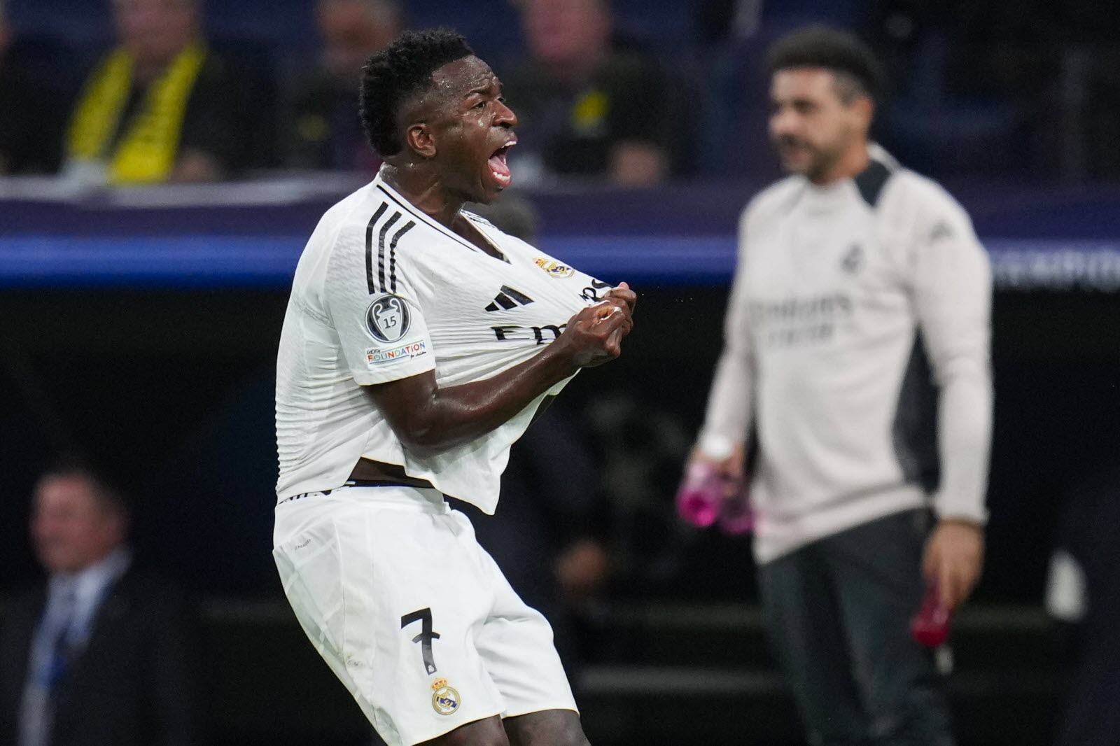 Real Madrid : Une Remontée Époustouflante contre le Borussia Dortmund Grâce à Vinícius Junior Résultat final : Real Madrid 5 - 2 Borussia Dortmund