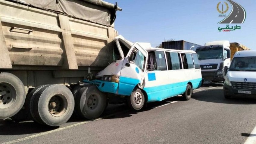 Collision entre un bus scolaire et un camion à Chlef : 29 blessés et enquête en cours