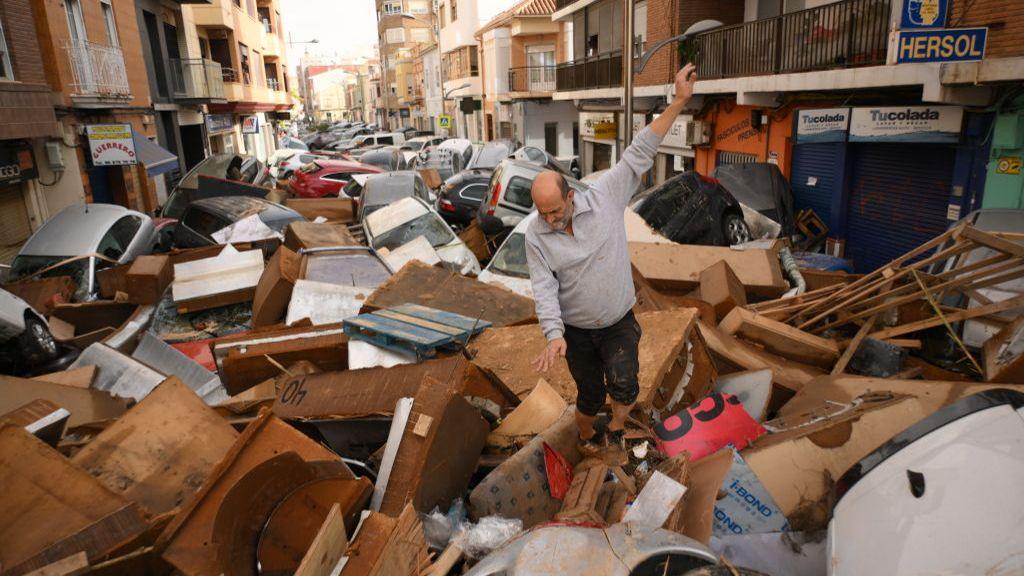 Trois jours de deuil national après des inondations dévastatrices en Espagne