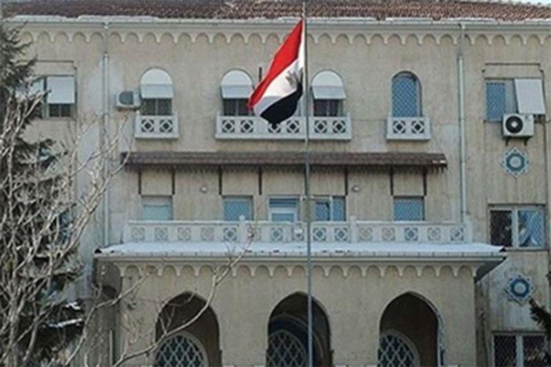 Suspension de la Constitution et les activités parlementaires pour une période de trois mois en Syrie