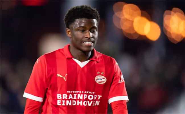 PSV Eindhoven : Isaac Babadi subit une chirurgie au genou et reviendra en Février