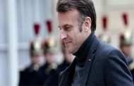 À la recherche d'un Premier ministre, Emmanuel Macron reprend ses consultations politiques