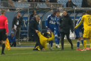 Ligue 2 : L'incroyable colère de l'entraîneur bastiais qui traîne un joueur adverse au sol