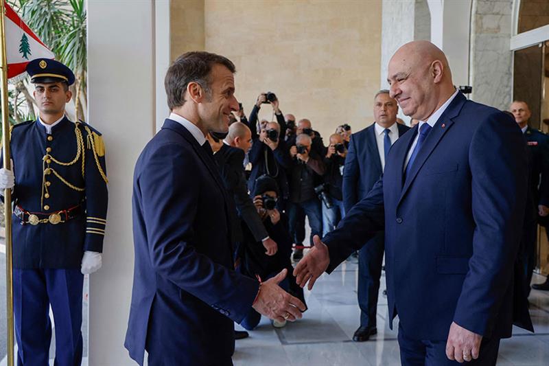 Macron au Liban pour soutenir ses nouveaux dirigeants et renforcer la stabilité régionale