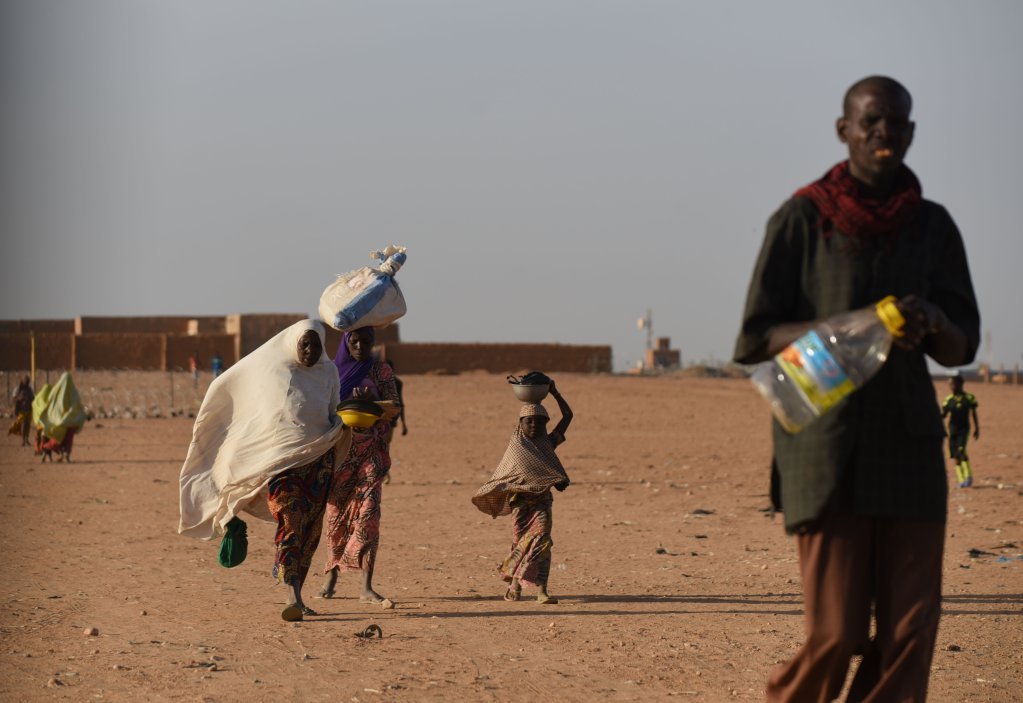 Record d’expulsions de migrants par l’Algérie vers le Niger en 2024 : des milliers abandonnés dans le désert nigérien dans des conditions inhumaines