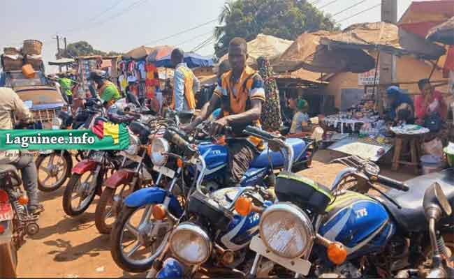 Crise de Carburant en Guinée : La capitale Conakry bloquée par des files d'attente et la paralysie des Transports