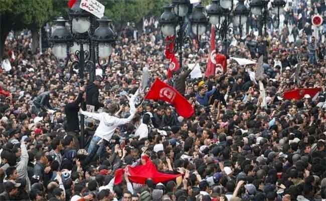 Révolution tunisienne : un rêve de démocratie terni par l'autoritarisme au 14e anniversaire