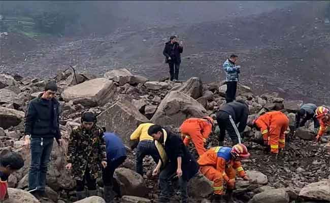 Glissement de terrain au Sichuan : Plus de 30 personnes ensevelies, la recherche s'intensifie