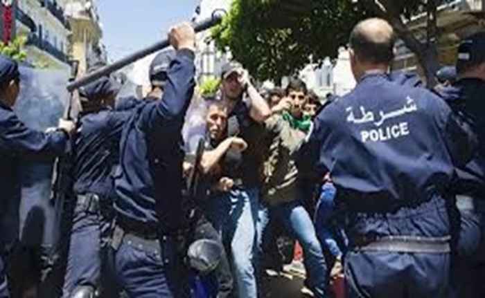 Algérie : Une vague d’arrestations sous haute tension à cause du hashtag #Manich_Radi