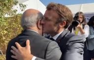 La “poule” Tebboune se prosterne devant son amant, “le coq français” Macron, lui offrant une nouvelle fois ses rites d’allégeance