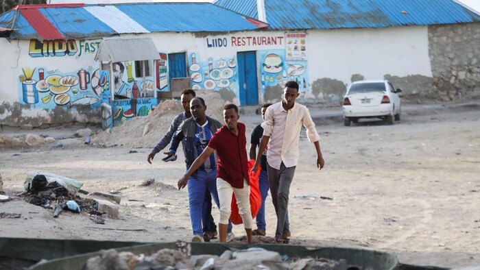 Attentat-suicide meurtrier lors d'une campagne de recrutement militaire à Mogadiscio