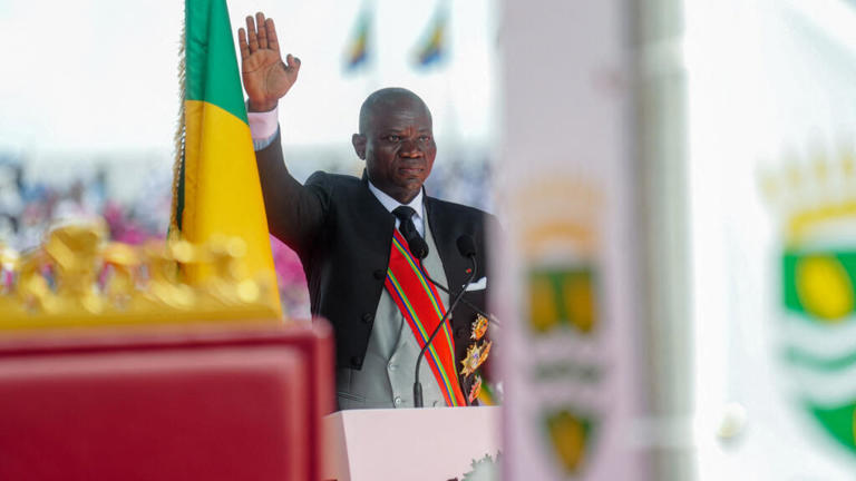 Gabon : Brice Oligui Nguema prête serment et promet la refondation, après la chute d’Ali Bongo
