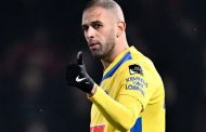 Slimani contre-attaque : « Jamais demandé à être le patron » – Réponse cinglante à Hasi
