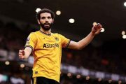Liverpool FC : Aït-Nouri sur le point de rejoindre Anfield, mais une surprenante concurrence pourrait tout changer