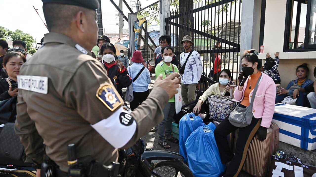 Des touristes piégés à la frontière : la crise entre la Thaïlande et le Cambodge s’intensifie