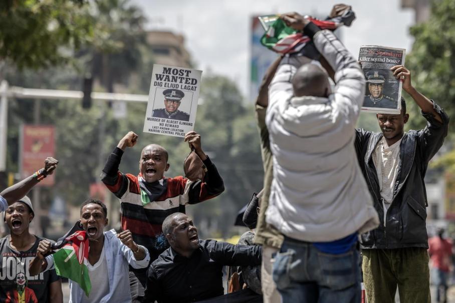 Kenya : La colère populaire enfle après la mort suspecte d’un blogueur en détention et des violences policières