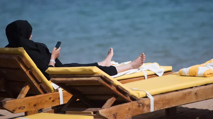 Syrie : le ministère du Tourisme impose le burkini ou des vêtements couvrants sur les plages publiques