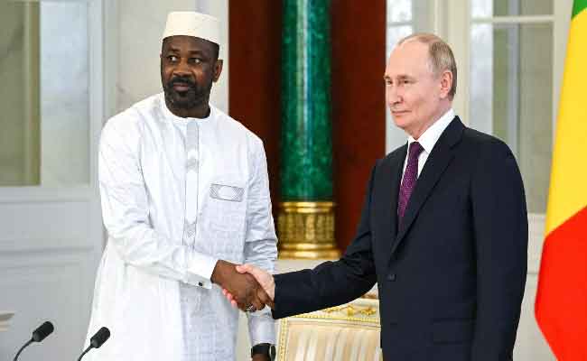 À Moscou, Goïta cherche soutien, Poutine étend son influence