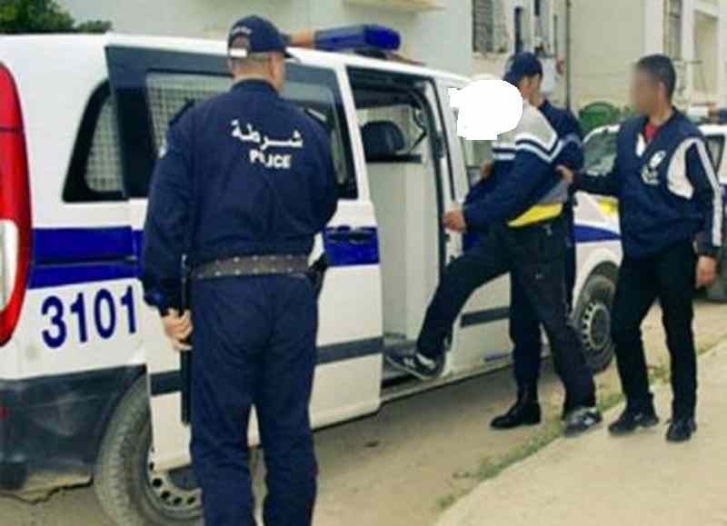 Un homme âgé accusé de chantage et d'escroquerie a été arrêté en Algérie