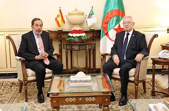 Azouz Nasri et l’ambassadeur d’Espagne Fernando Moran discutent du renforcement des relations bilatérales