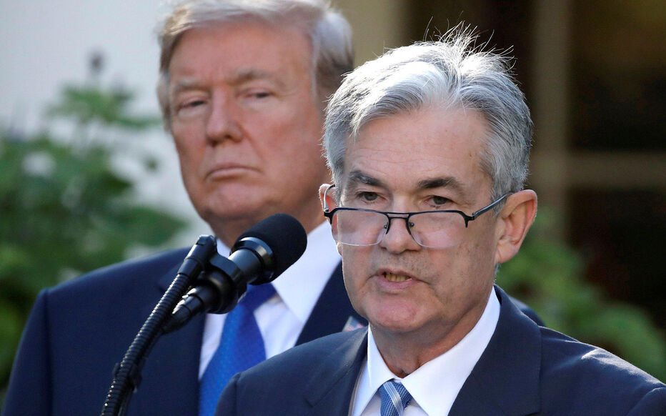 Trump critique le patron de la Fed mais ne prévoit pas (pour l’instant) son limogeage