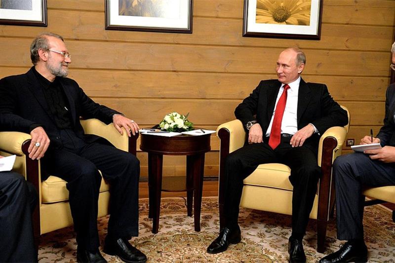 Nucléaire iranien : Vladimir Poutine reçoit un proche conseiller de Khamenei au Kremlin