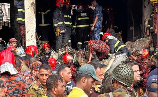 Drame au Bangladesh : un avion militaire s’écrase sur une école, au moins 27 morts, dont 25 enfants