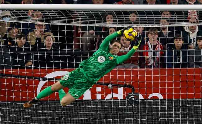Le gardien Szczęsny prolonge au FC Barcelone jusqu’en 2027 après une saison exceptionnelle