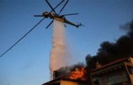 Grèce brûle sous la canicule : des familles forcées de fuir les flammes, les autorités demandent l’aide de l’UE