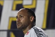 Neymar : une soirée houleuse à Santos entre but annulé et altercation avec un supporter
