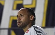 Neymar : une soirée houleuse à Santos entre but annulé et altercation avec un supporter
