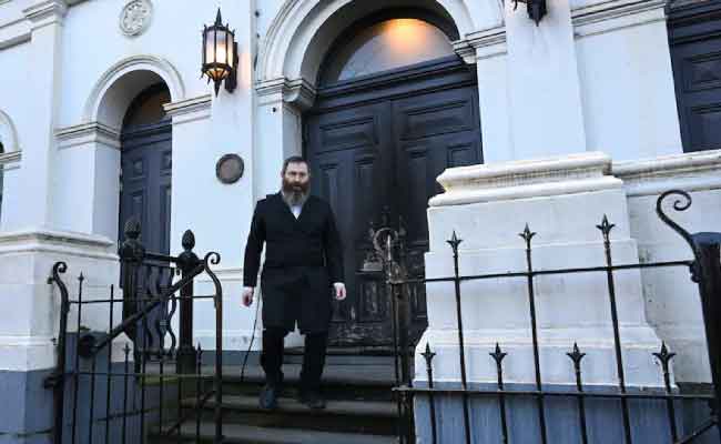 Choc à Melbourne : une synagogue incendiée en pleine prière, le Premier ministre condamne un « acte lâche d’antisémitisme »