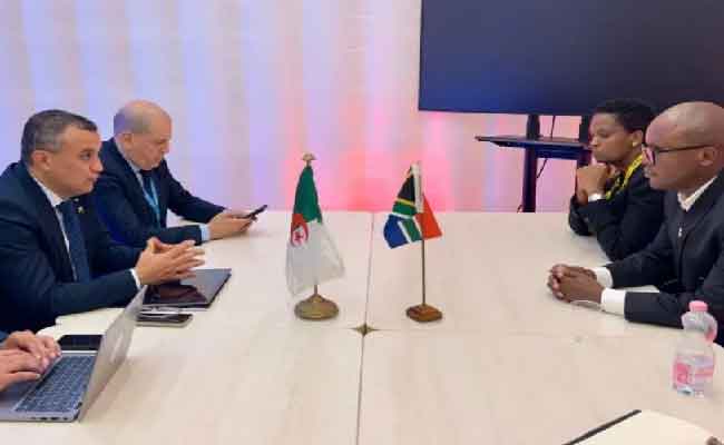 Sid Ali Zerrouki rencontre ses homologues d'Afrique du Sud, du Zimbabwe et de Malaisie au Sommet mondial de l'information à Genève