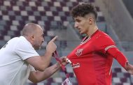 Belmadi fait polémique au Qatar : tirage de maillot et colère explosive sur le banc