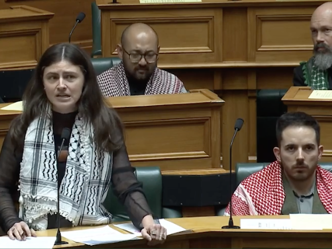 Nouvelle-Zélande : la députée Chlöe Swarbrick expulsée pour avoir défié le gouvernement sur la Palestine