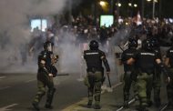 Serbie : deuxième nuit de heurts entre manifestants et partisans du gouvernement, des dizaines de blessés