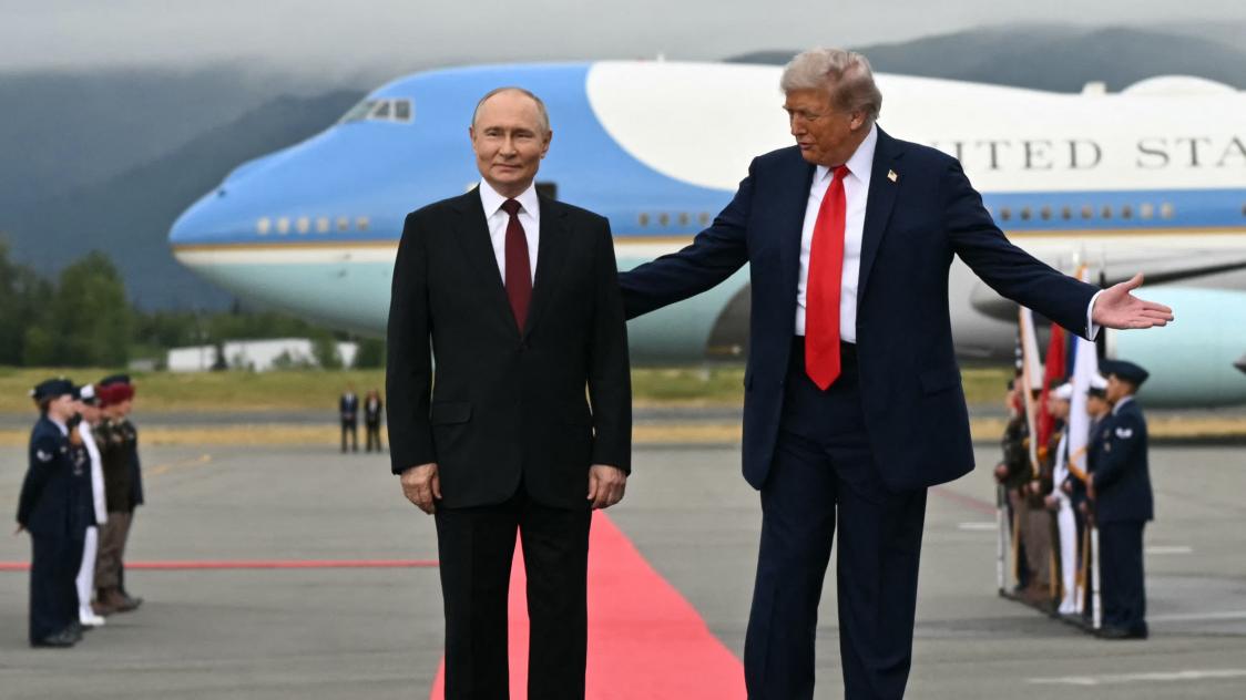 Trump déroule le tapis rouge à Poutine, mais repart sans accord : Zelensky, prochain maillon de la diplomatie