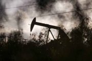 Pétrole : les prix reculent dans l’attente des négociations américano-russes sur la guerre en Ukraine