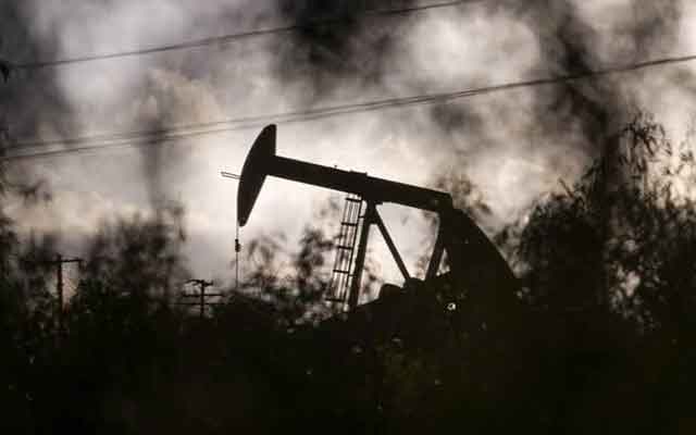 Pétrole : les prix reculent dans l’attente des négociations américano-russes sur la guerre en Ukraine