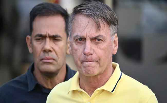 Brésil : Jair Bolsonaro placé sous surveillance policière à domicile en raison d’un « risque réel de fuite » à l’étranger