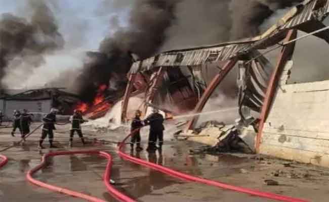 Incendie à Tébessa : le feu circonscrit près d’un entrepôt alimentaire