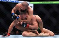 UFC 319 : Khamzat Chimaev écrase Dricus Du Plessis et devient champion des poids moyens