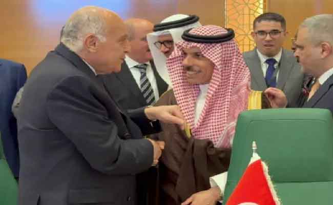Ahmed Attaf participe à la réunion d’urgence de l’OCI à Djeddah pour discuter de la crise palestinienne et des tensions au Moyen-Orient